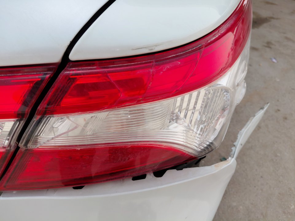 Toyota Camry GLE 2020 image