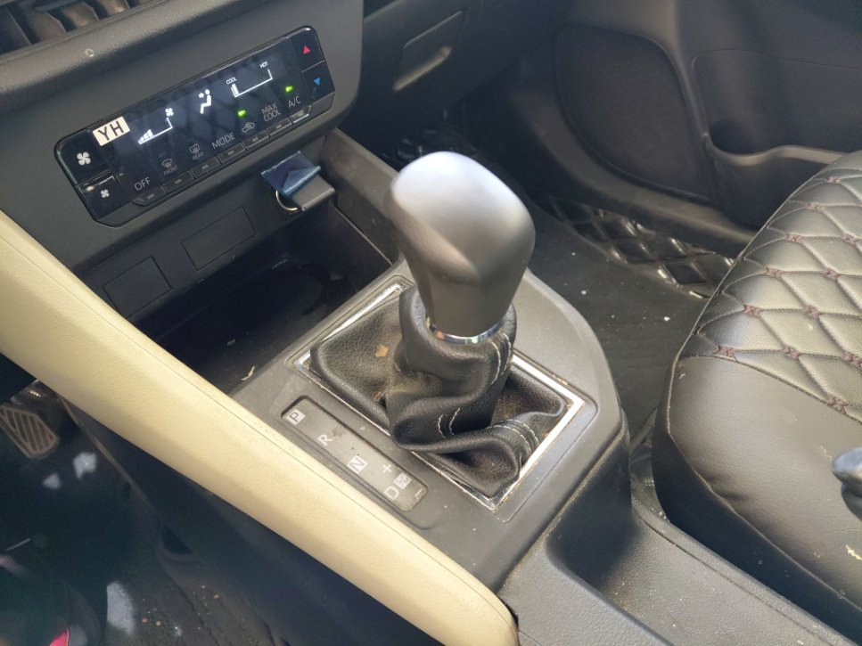 تويوتا يارس Y 2023 image