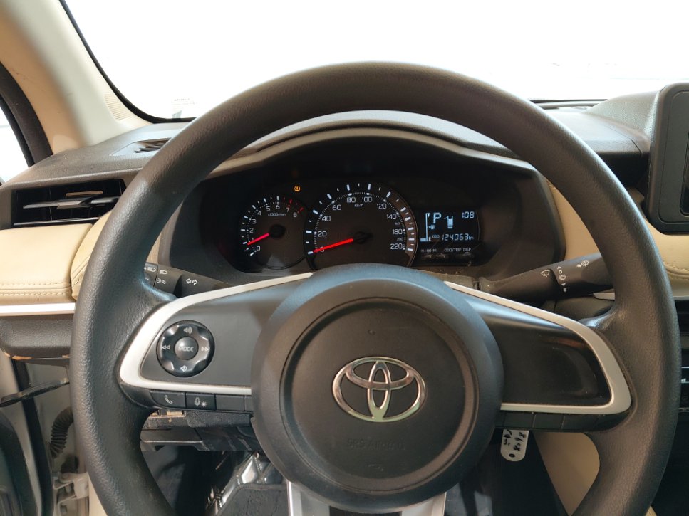 تويوتا يارس Y 2023 image