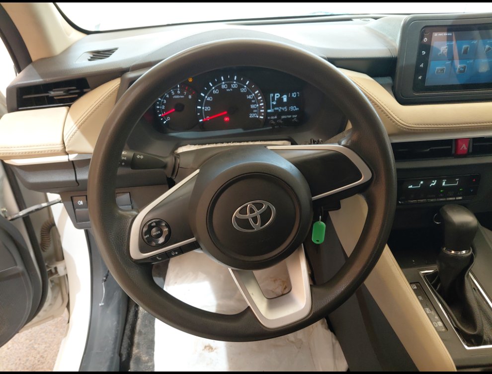 تويوتا يارس Y 2023 image