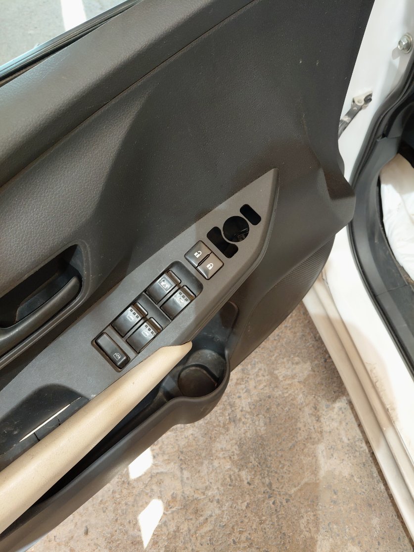 تويوتا يارس Y 2023 image