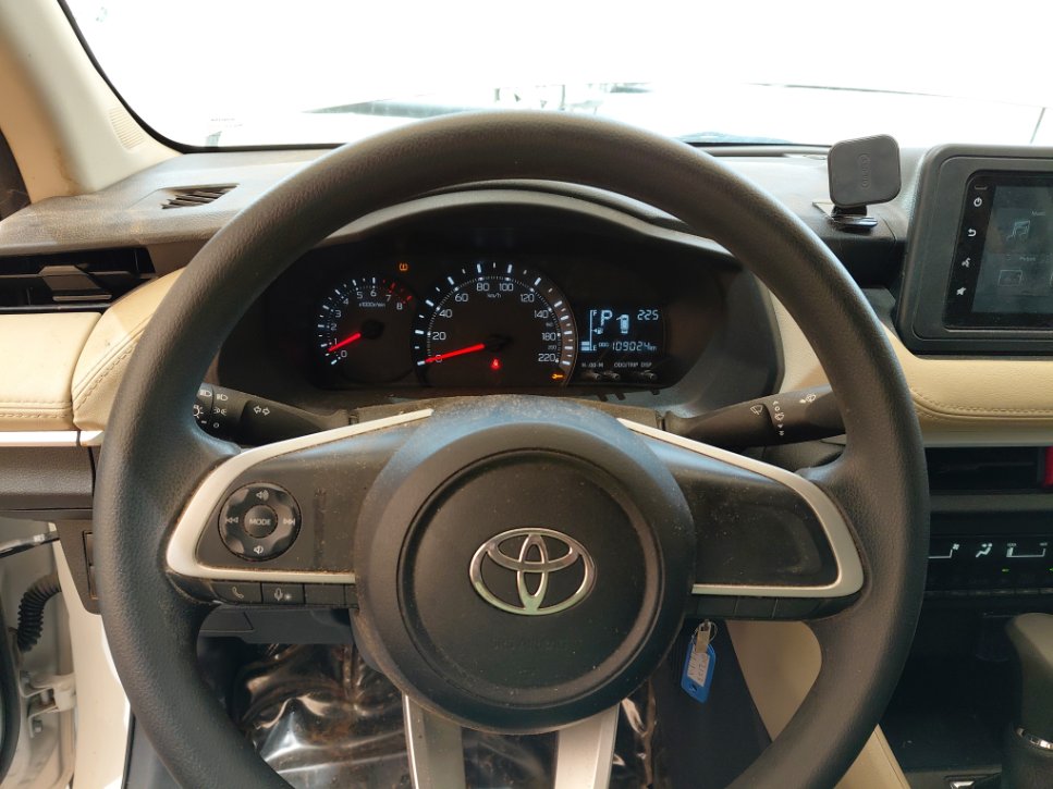 تويوتا يارس Y 2024 image