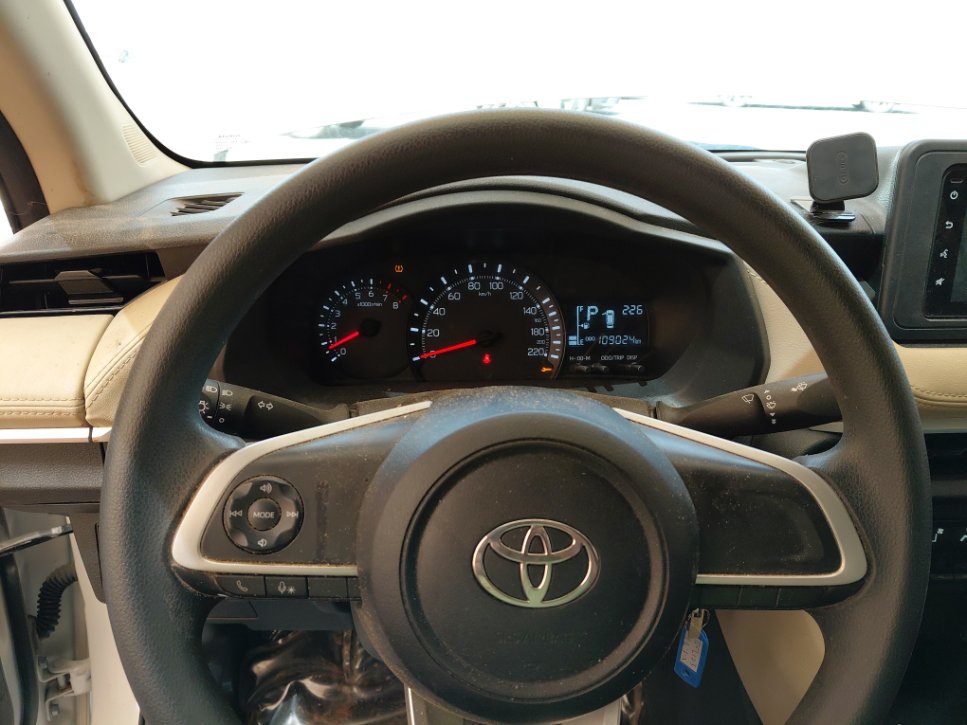 تويوتا يارس Y 2024 image