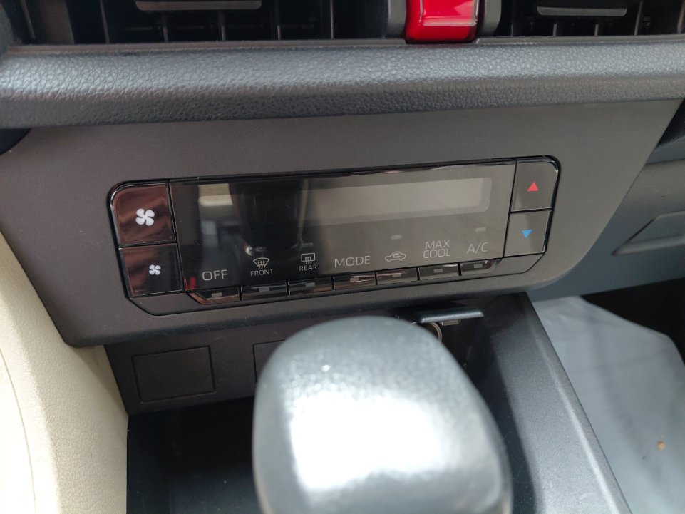 تويوتا يارس Y 2023 image