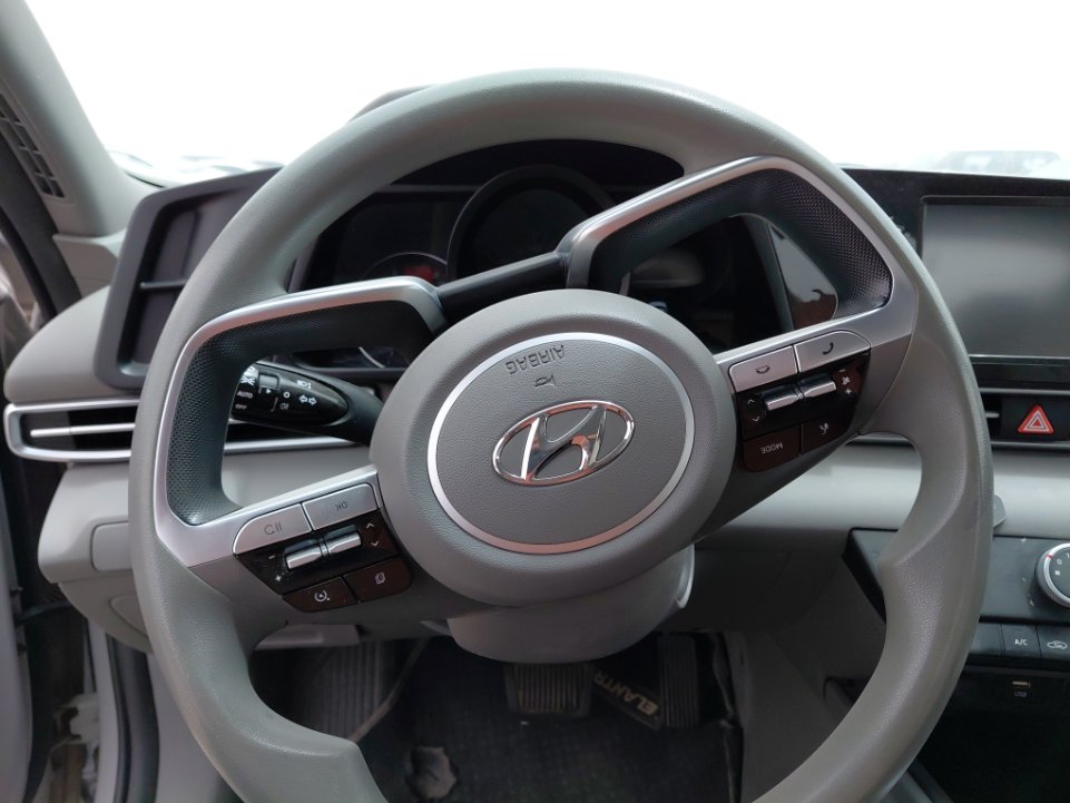 Hyundai Elantra STD 2023 image