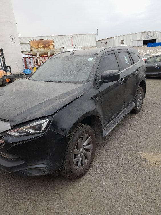 Isuzu MU-X  2023 image
