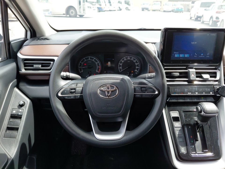 Toyota Innova GL 2024 image