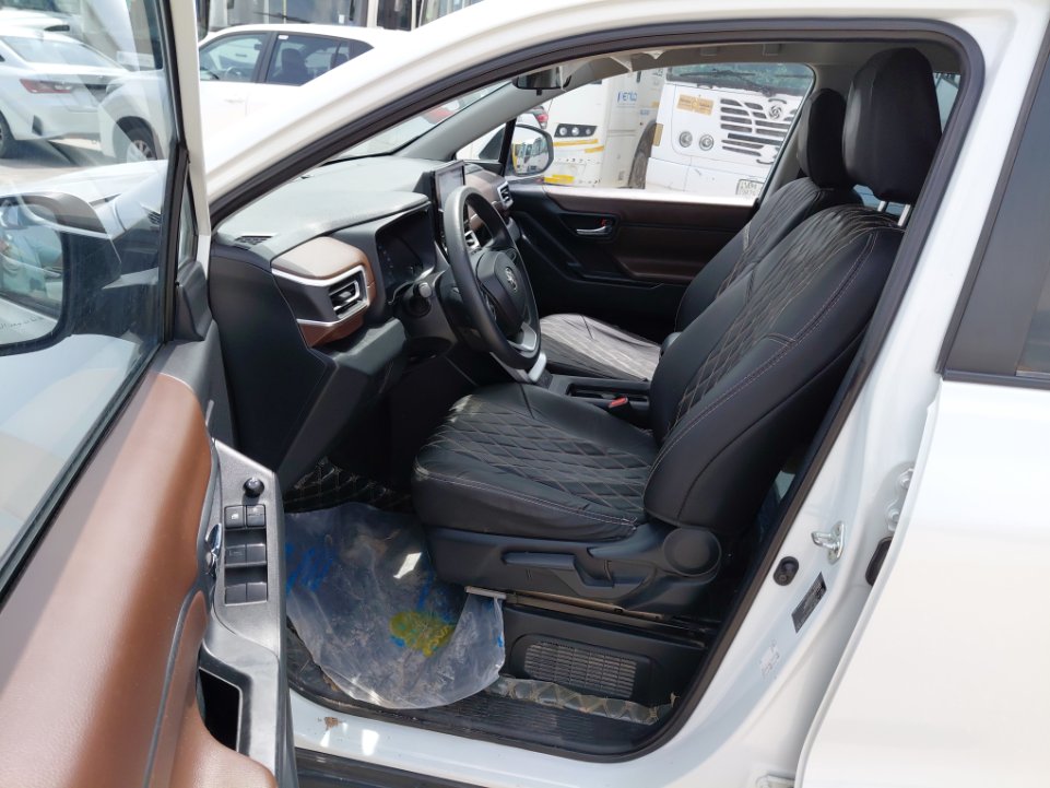 Toyota Innova GLE HEV  2024 image