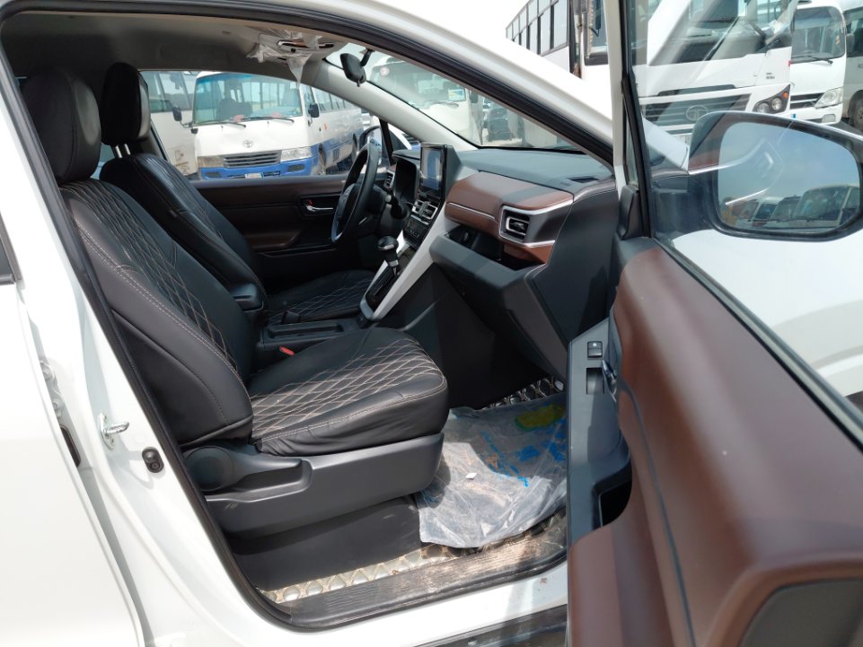 Toyota Innova GLE HEV  2024 image