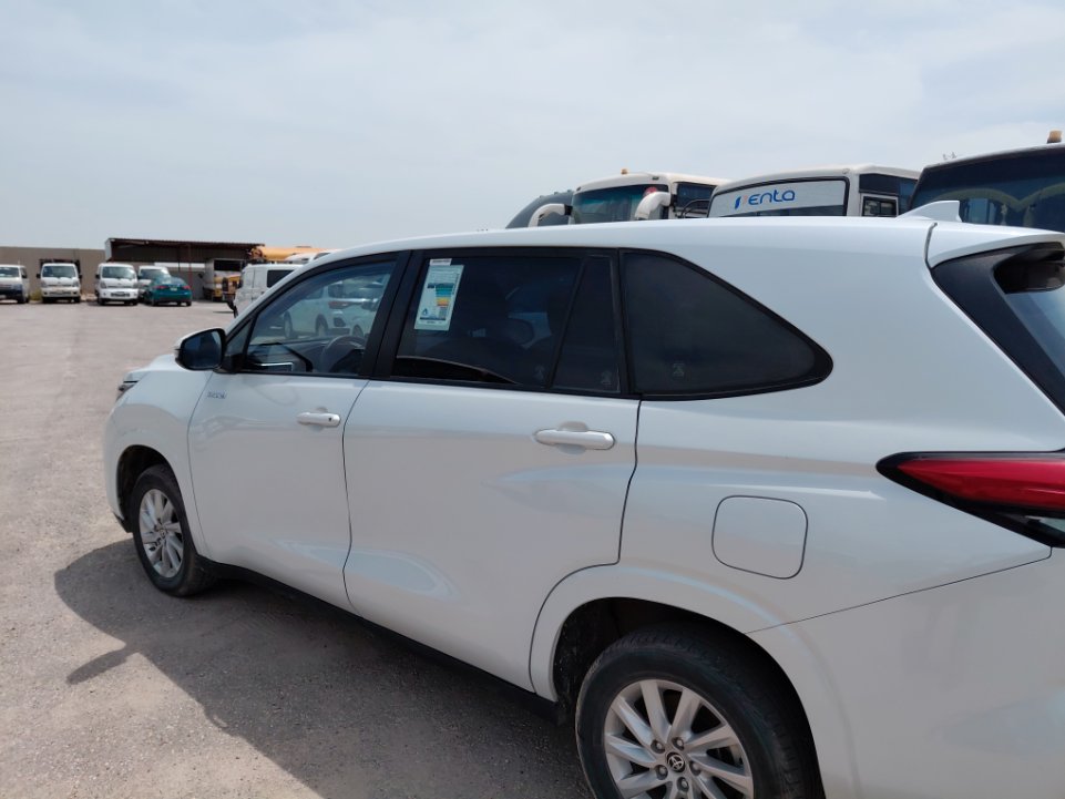 Toyota Innova GLE HEV  2024 image