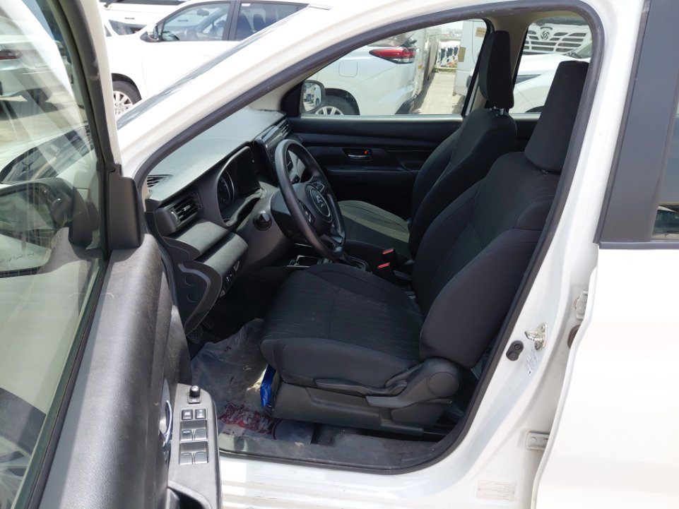 سوزوكي ارتيجا GL 2024 image