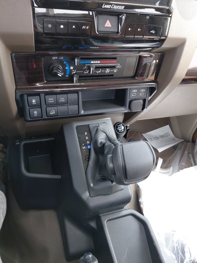 تويوتا لاند كروزر LC 70 SDLX - 4X4 - 2025 image