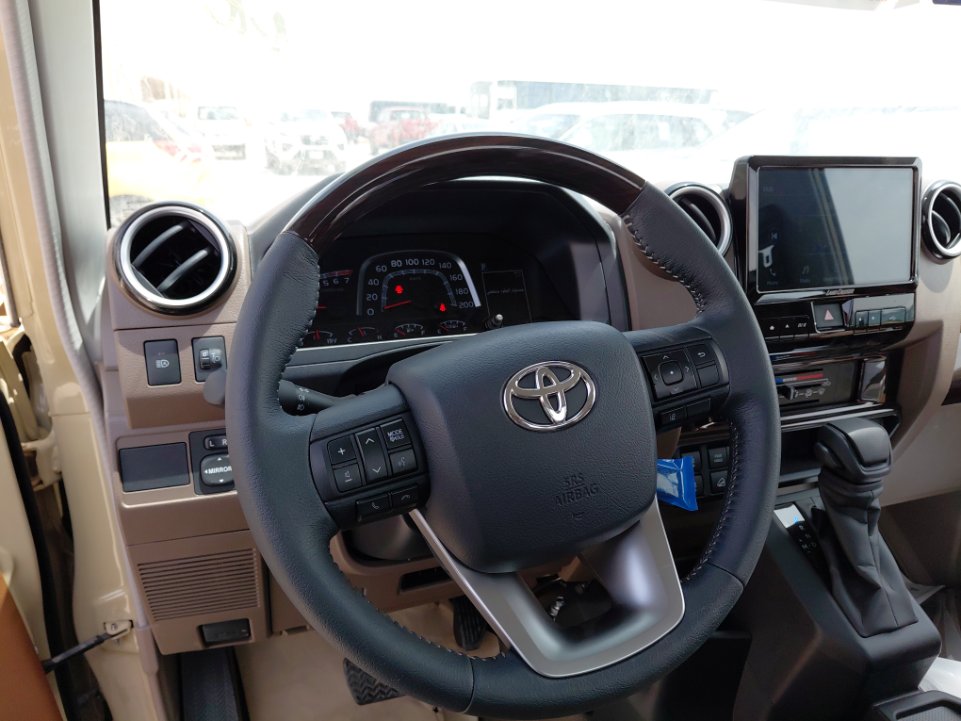 تويوتا لاند كروزر LC 70 SDLX - 4X4 - 2025 image