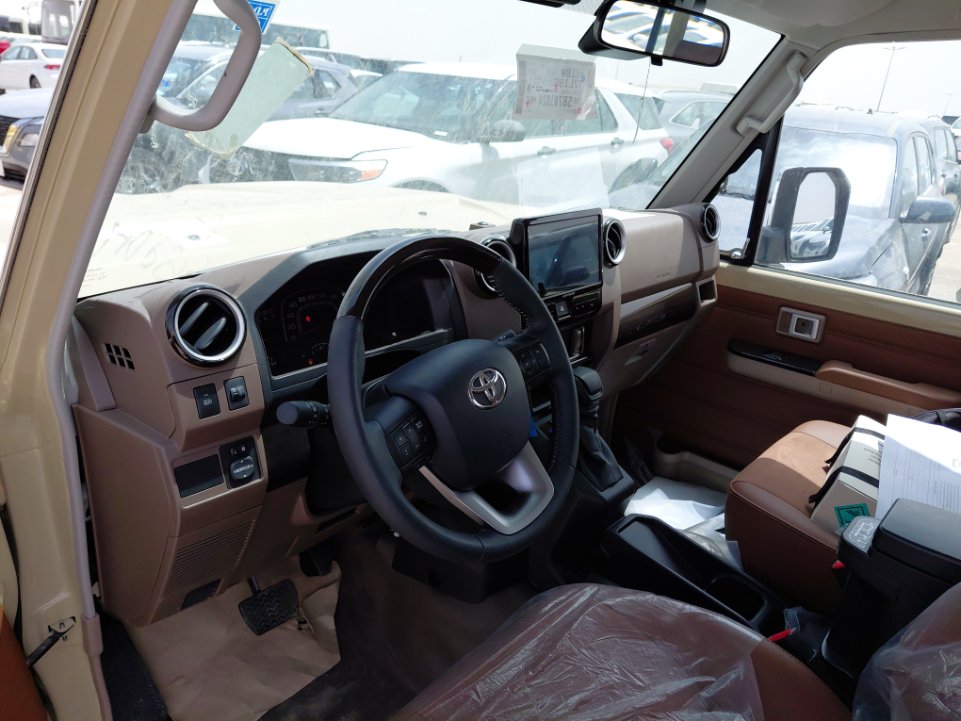 تويوتا لاند كروزر LC 70 SDLX - 4X4 - 2025 image