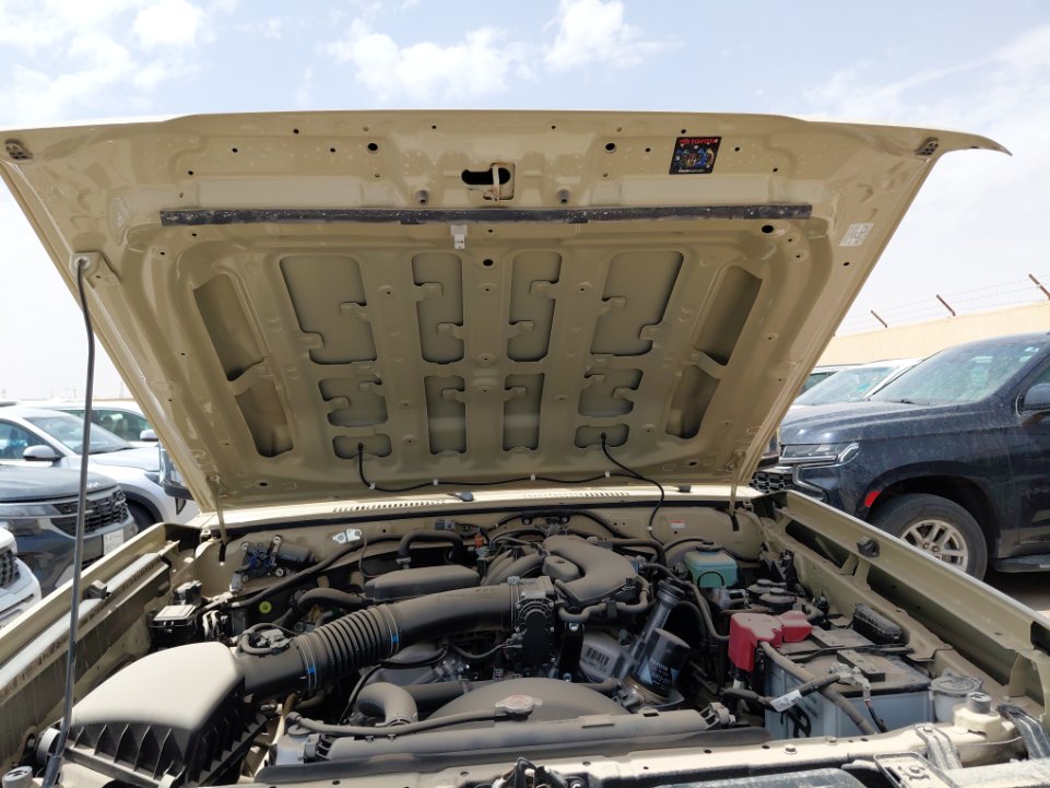 تويوتا لاند كروزر LC 70 SDLX - 4X4 - 2025 image