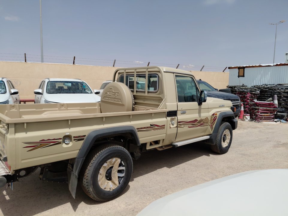 تويوتا لاند كروزر LC 70 SDLX - 4X4 - 2025 image