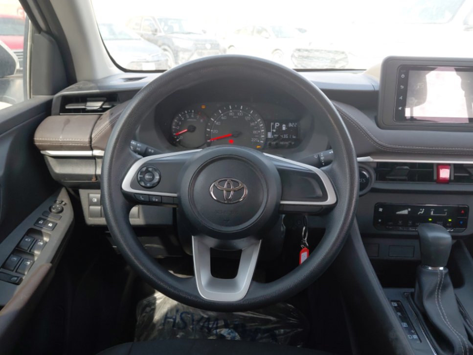 تويوتا يارس Y 2024 image