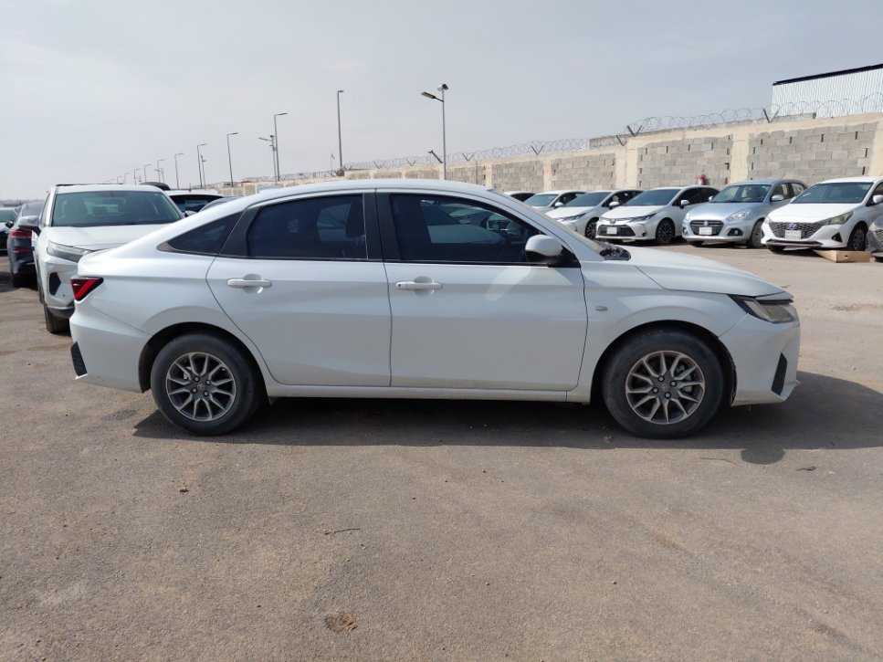 تويوتا يارس Y 2024 image