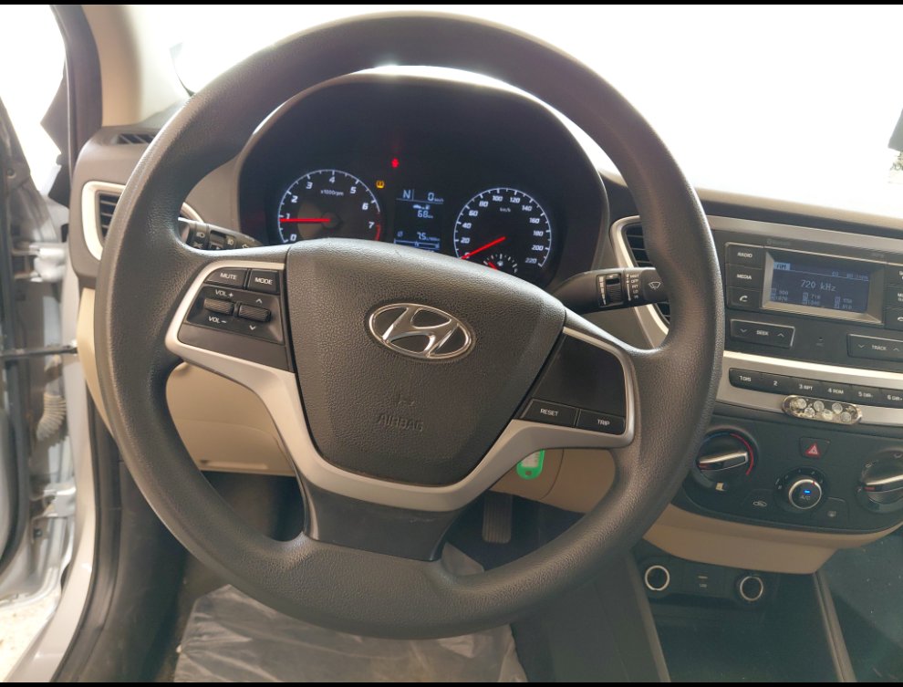 Hyundai Accent GL 2023 image