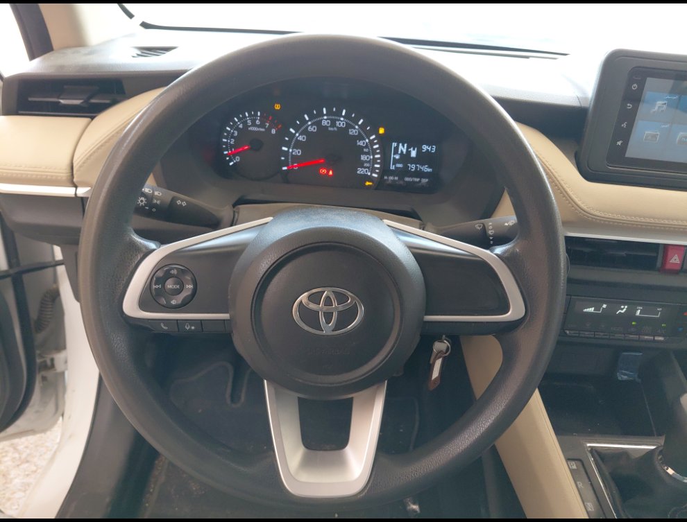 Toyota Yaris Y 2024 image