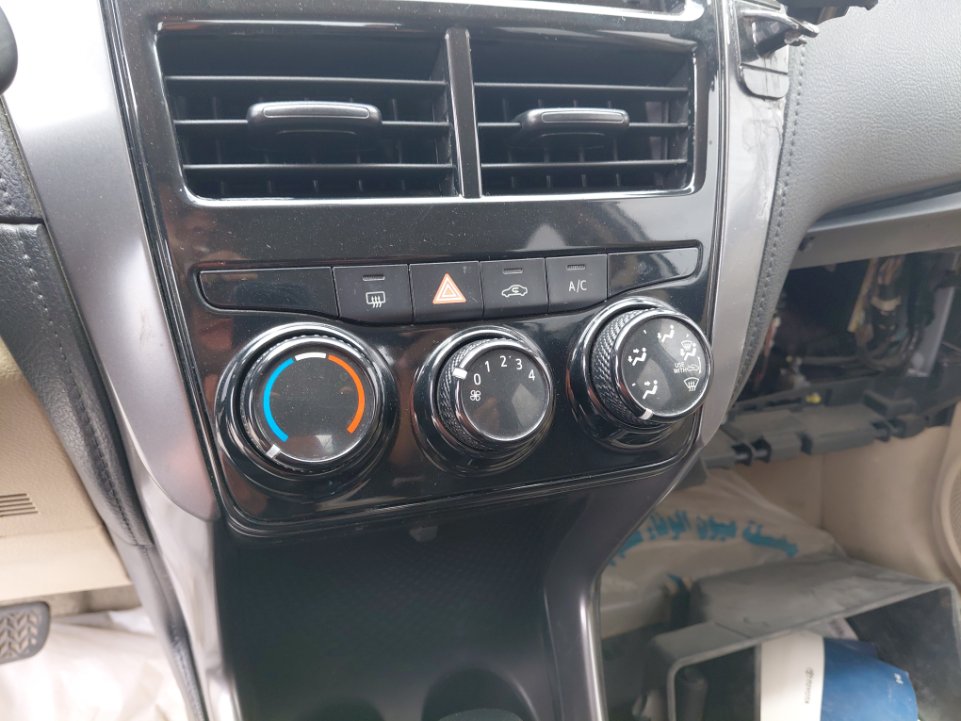 تويوتا يارس Y FLT 2022 image