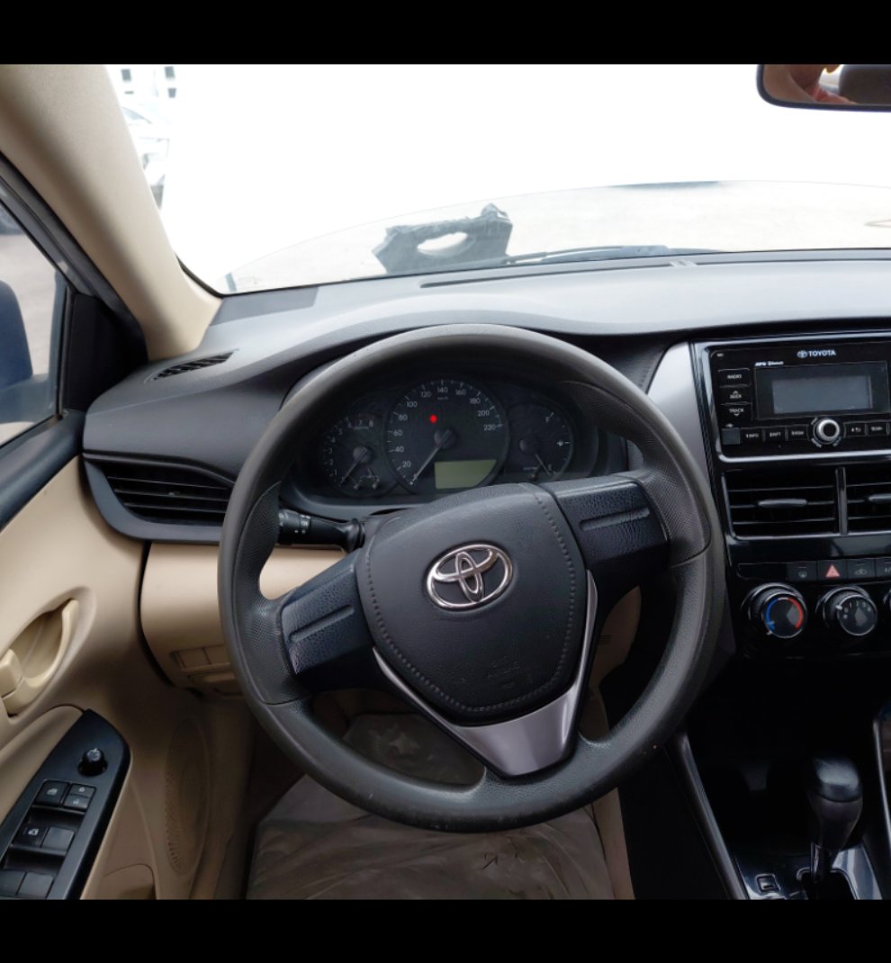 تويوتا يارس Y FLT 2022 image