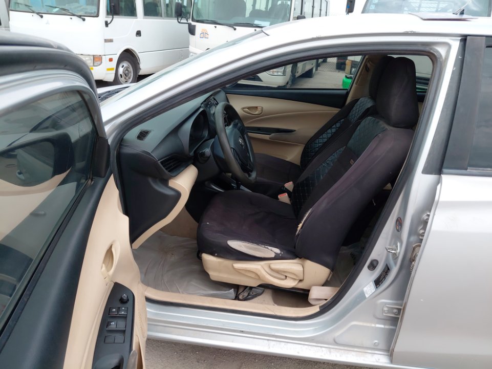 تويوتا يارس Y FLT 2022 image