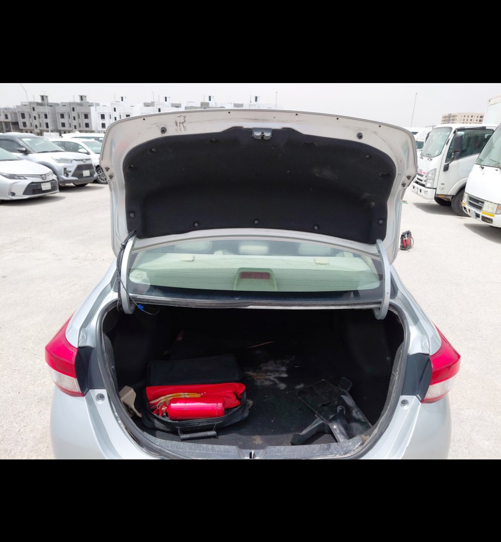 تويوتا يارس Y FLT 2022 image