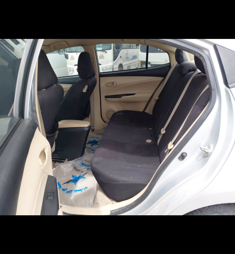 تويوتا يارس Y FLT 2022 image