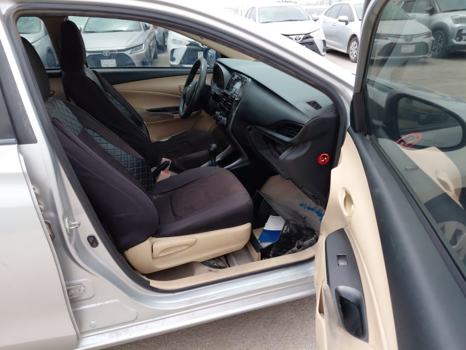 تويوتا يارس Y FLT 2022 image