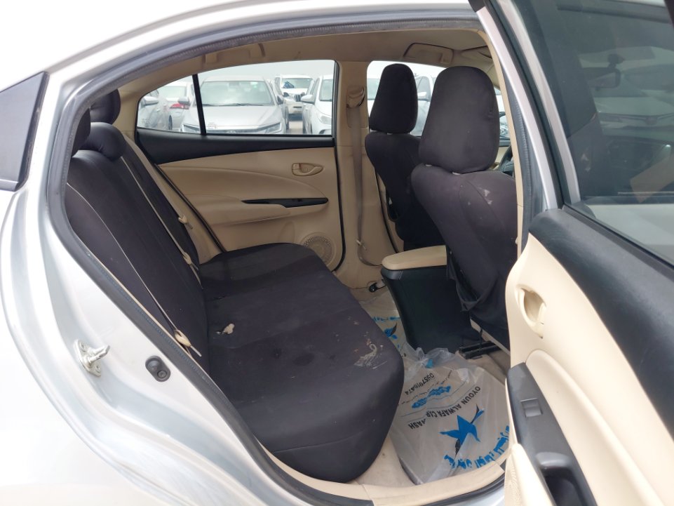 تويوتا يارس Y FLT 2022 image