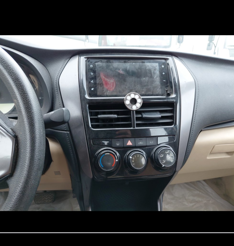 تويوتا يارس Y FLT 2022 image