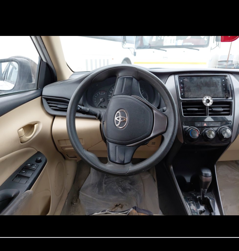 تويوتا يارس Y FLT 2022 image