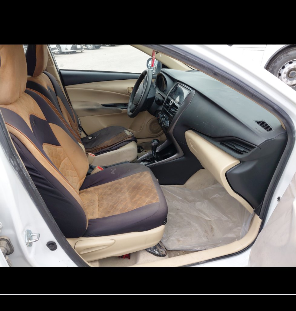 تويوتا يارس Y FLT 2022 image