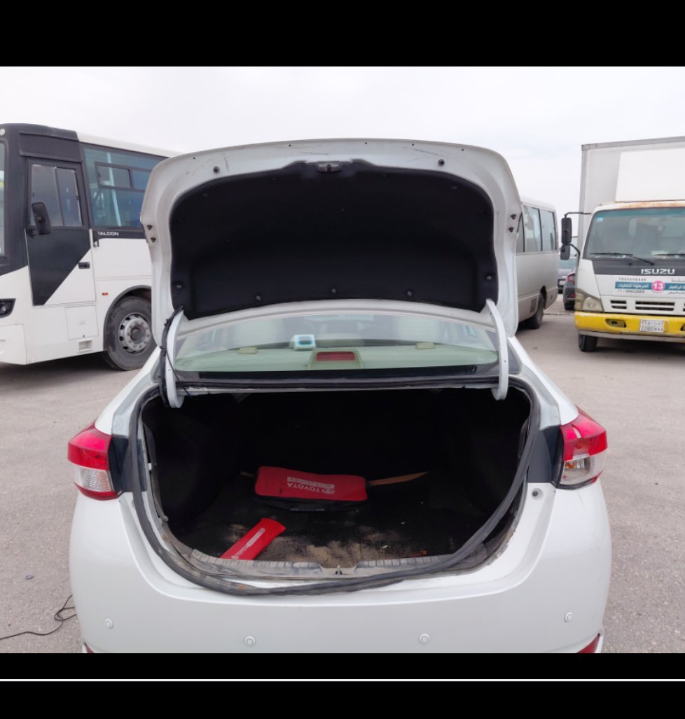 تويوتا يارس Y FLT 2022 image