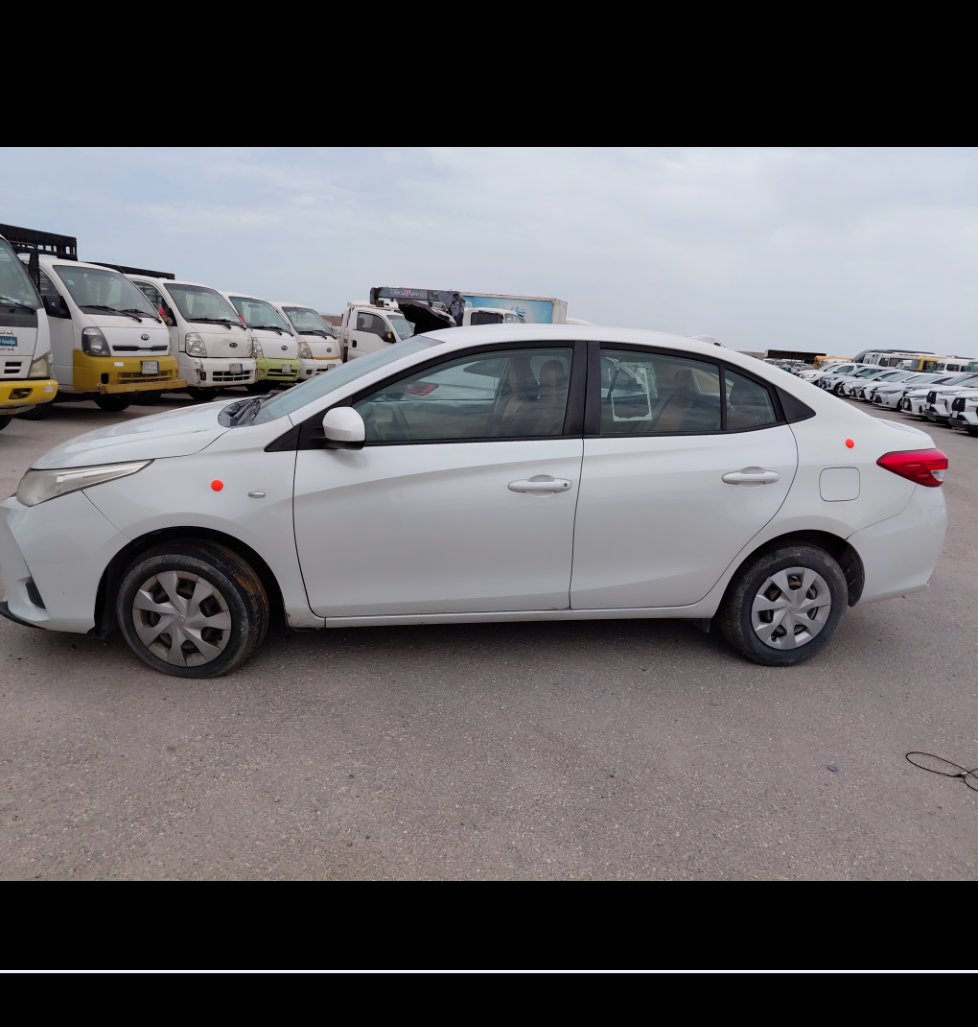 تويوتا يارس Y FLT 2022 image