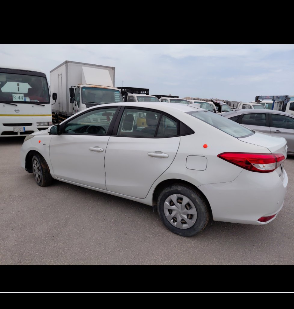 تويوتا يارس Y FLT 2022 image