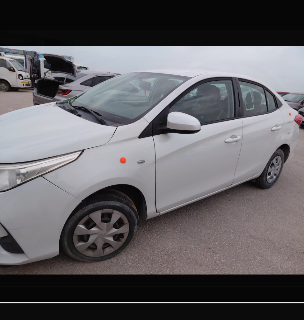 تويوتا يارس Y FLT 2022 image