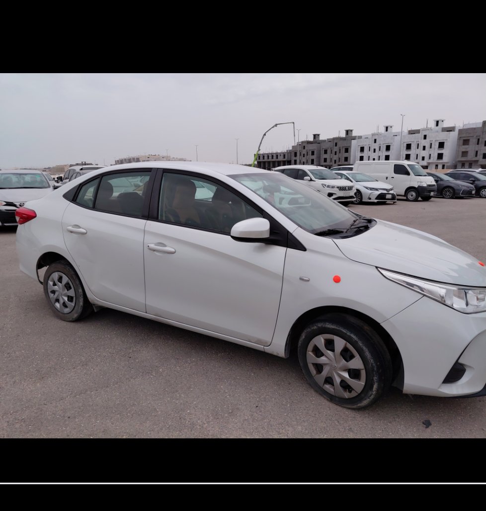 تويوتا يارس Y FLT 2022 image