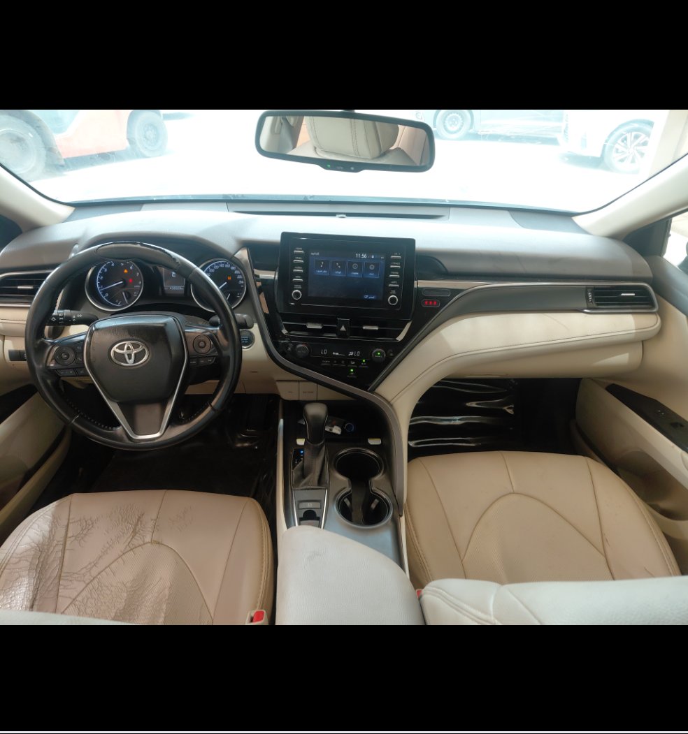 Toyota Camry GLE 2023 image