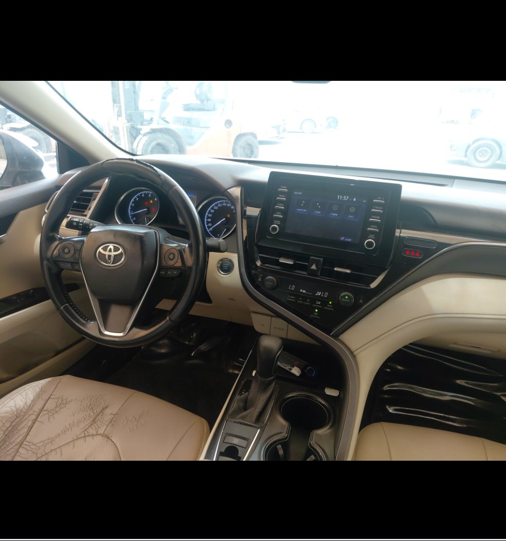 Toyota Camry GLE 2023 image