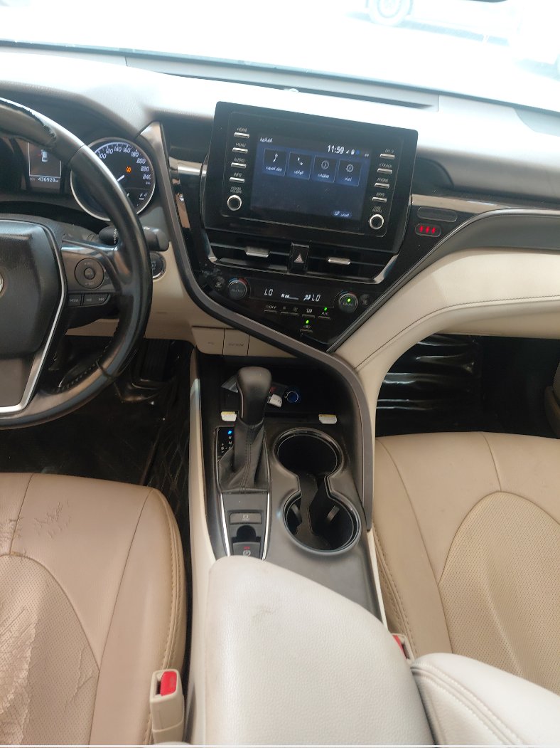 Toyota Camry GLE 2023 image