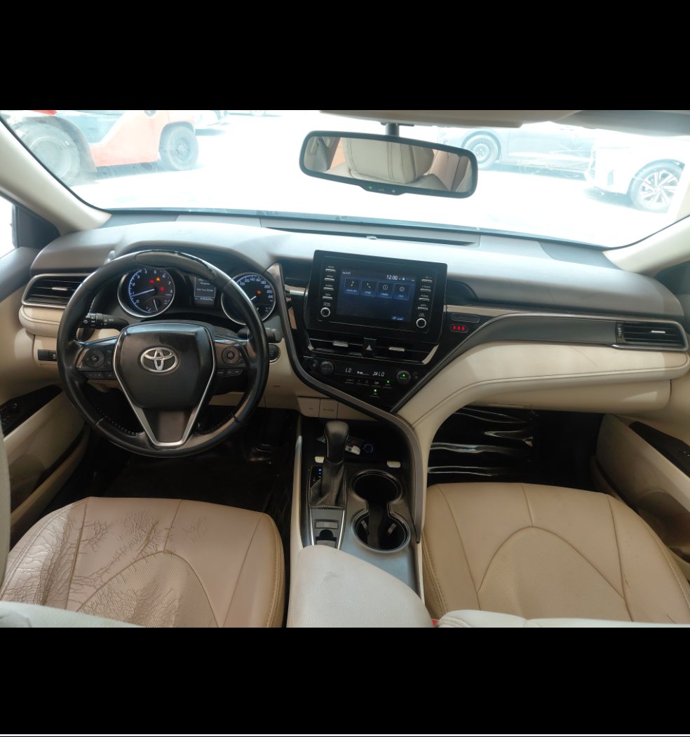 Toyota Camry GLE 2023 image