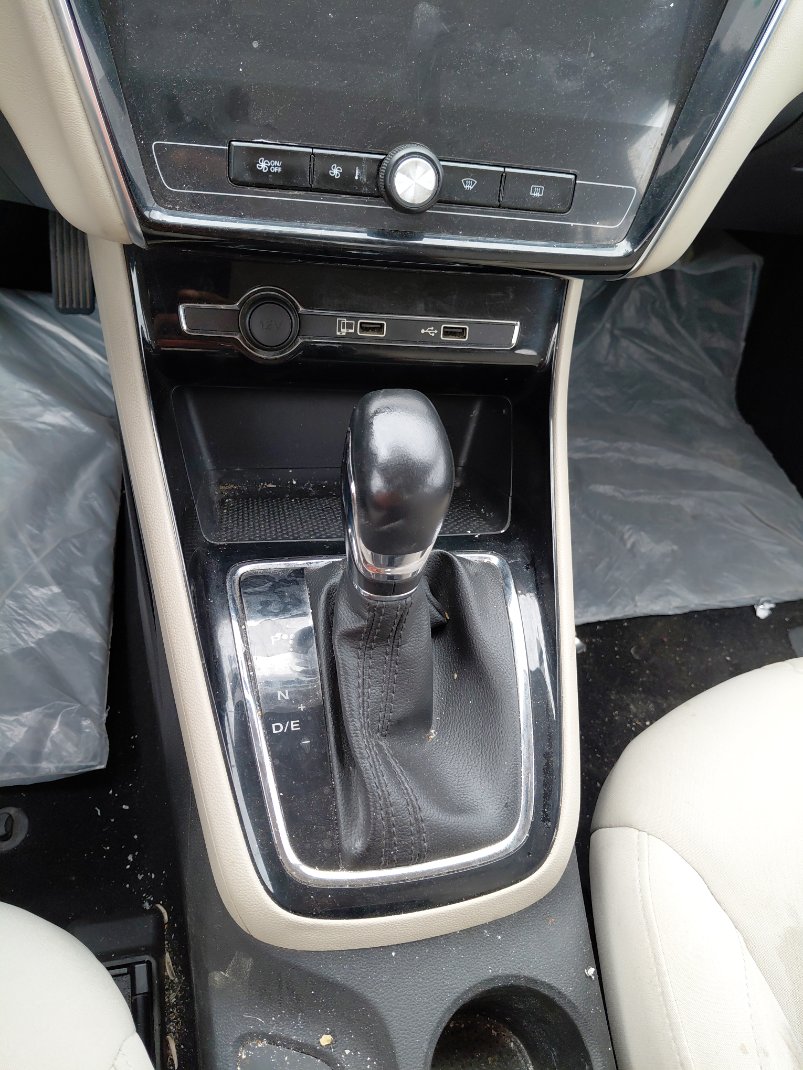 إم جي 5 عاديع 2024 image