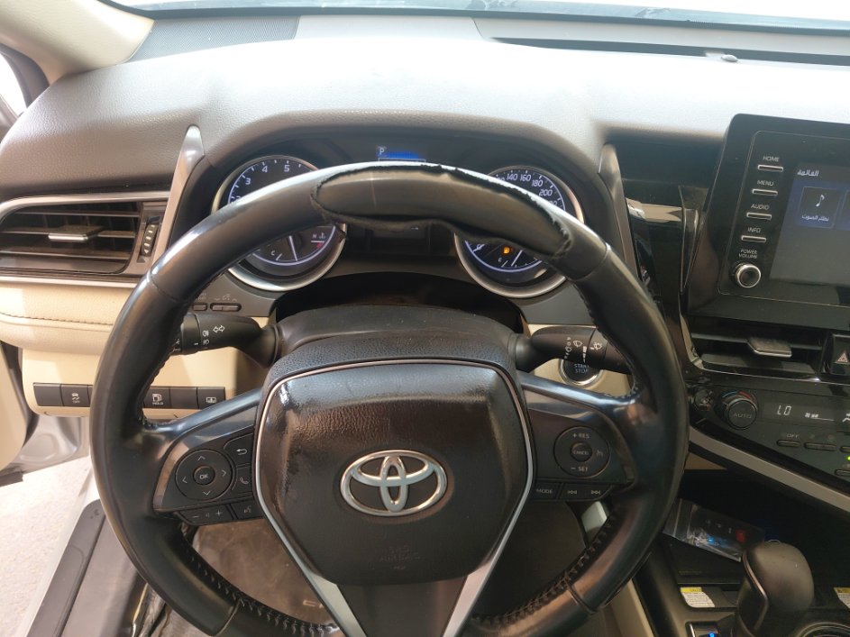 Toyota Camry GLE 2023 image
