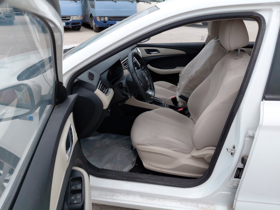 إم جي 5 عاديع 2024 image