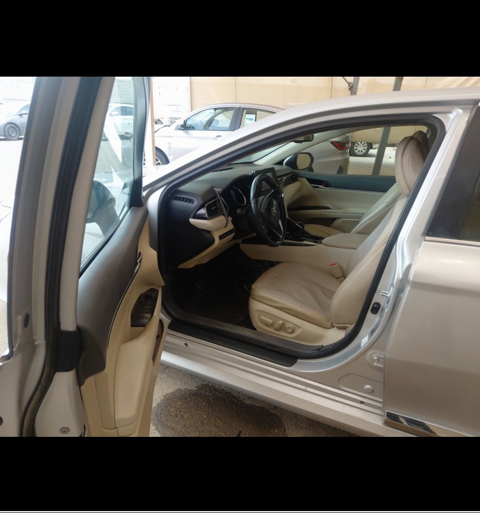 Toyota Camry GLE 2023 image