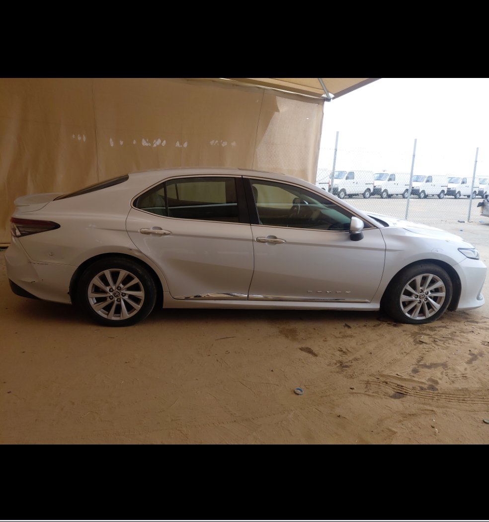 Toyota Camry GLE 2023 image