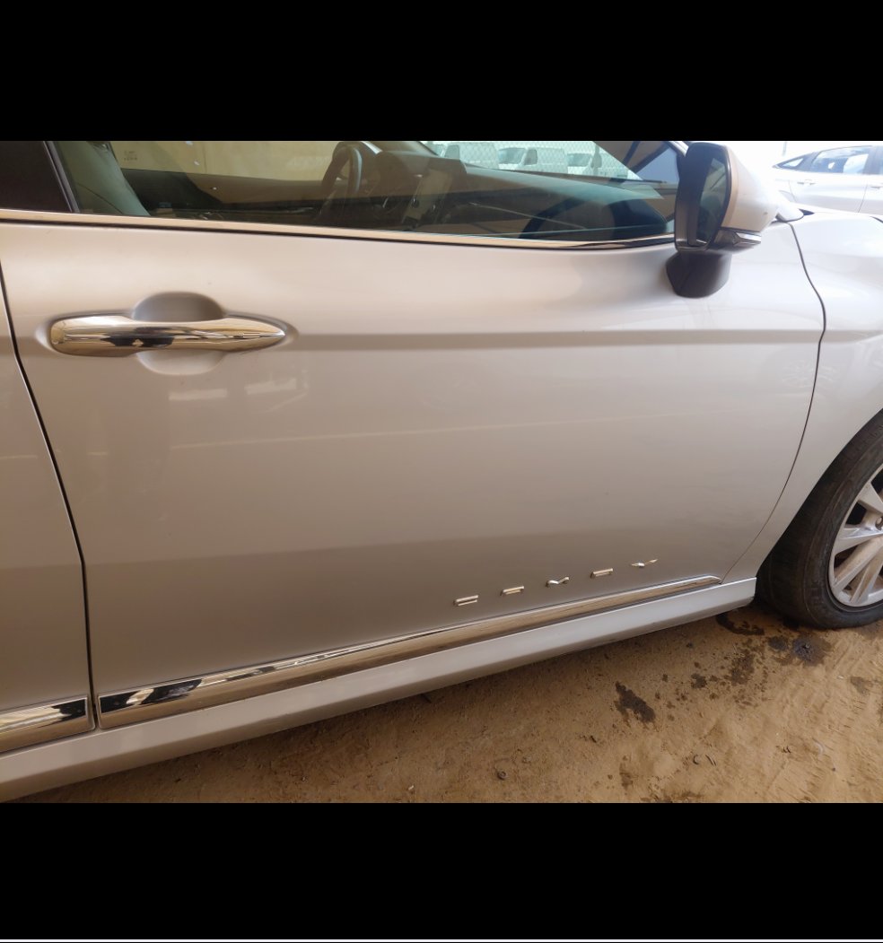 Toyota Camry GLE 2023 image