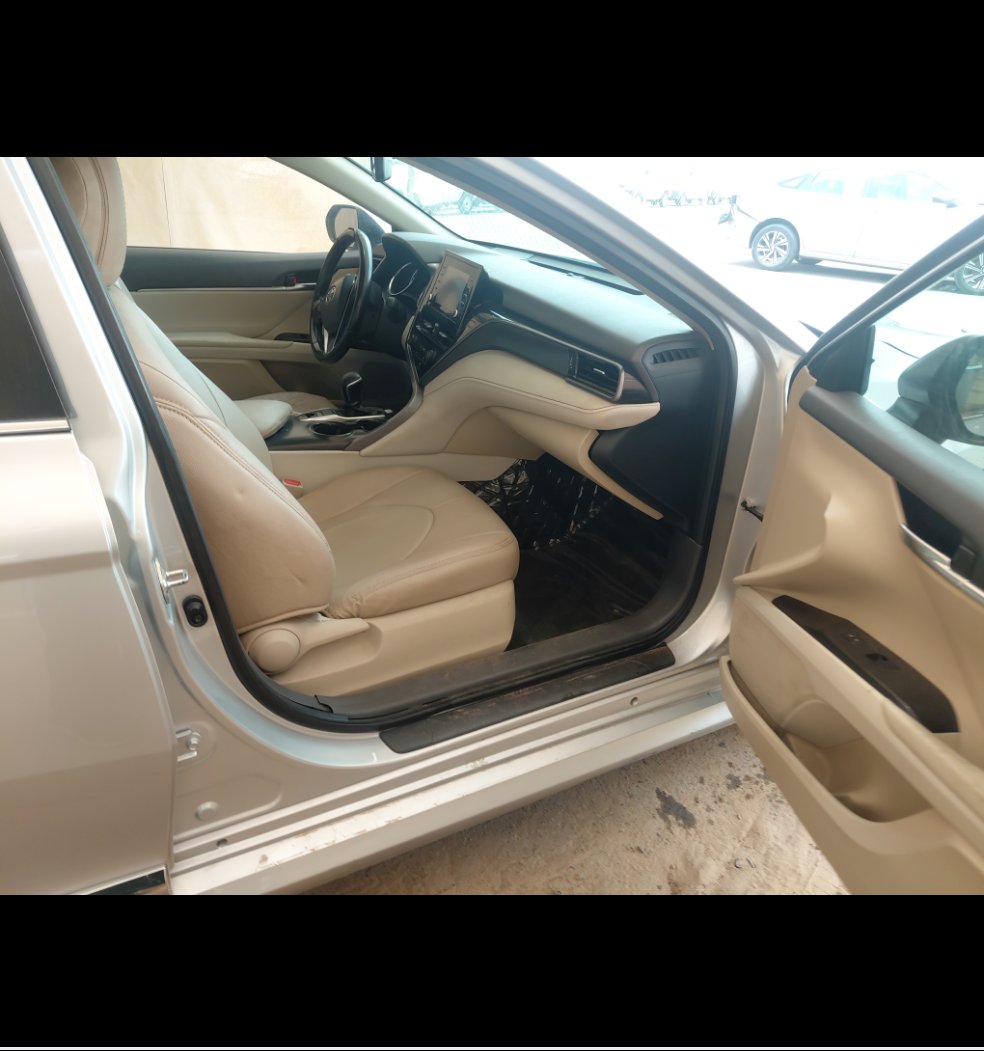 Toyota Camry GLE 2023 image